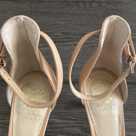 Vince Camuto ankle strap high heeled sandals. Tan. Size 7. Leather upper. - Picture 14 of 15